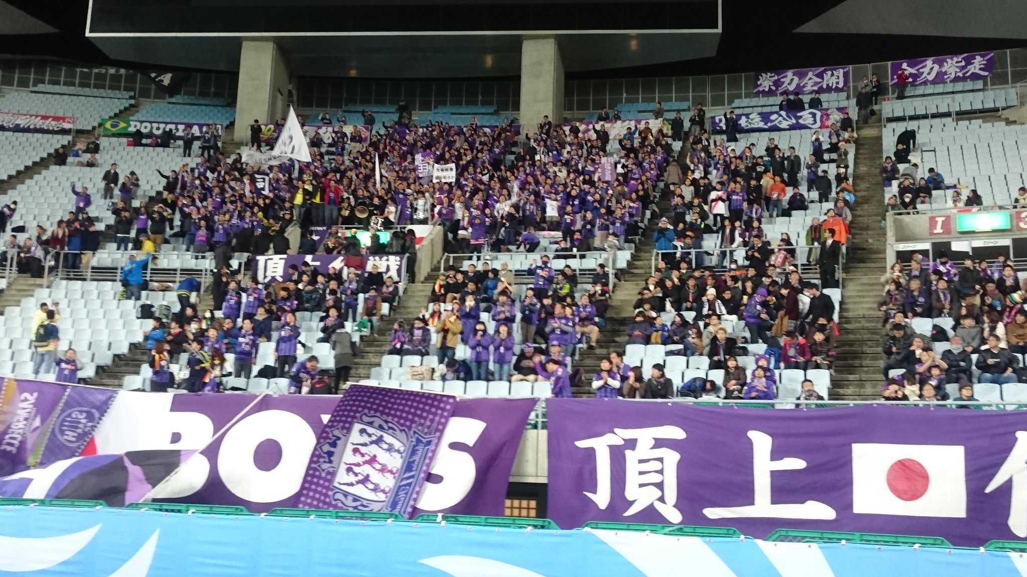 تويتر サンフレッチェ広島 公式 على تويتر ただいま 選手がウォーミングアップ中 スタジアムは大量のリバープレートサポーターの応援によって 雰囲気はさながら海外での試合のよう そのなかでも 紫のサポーターが力強い応援を送ってくれています Sanfrecce