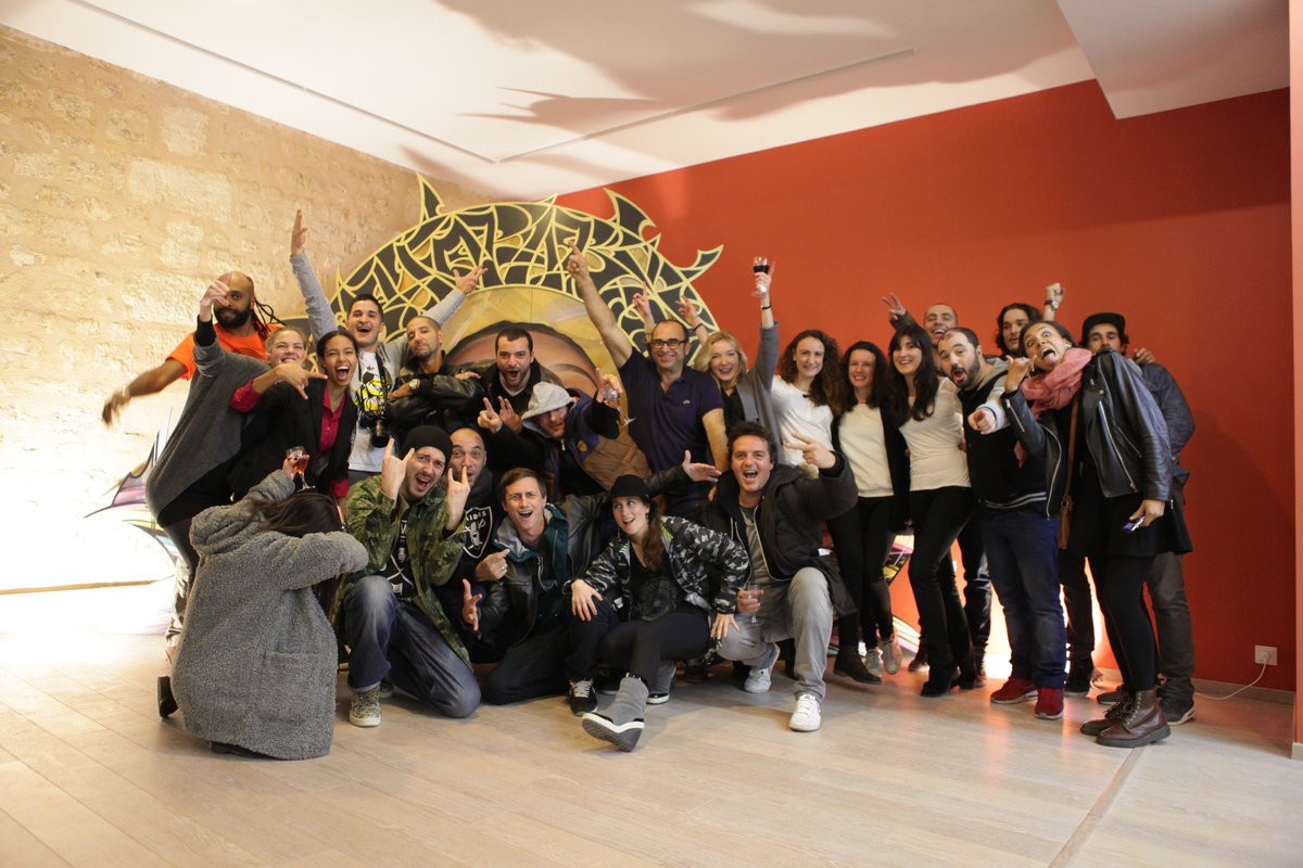 coxgallery's tweet photo. La fine équipe de la COX #coxgallery #urbanart #art #inauguration #groupshow #expo #bordeaux #bordeauxmaville https://t.co/AA8VCXwVMW