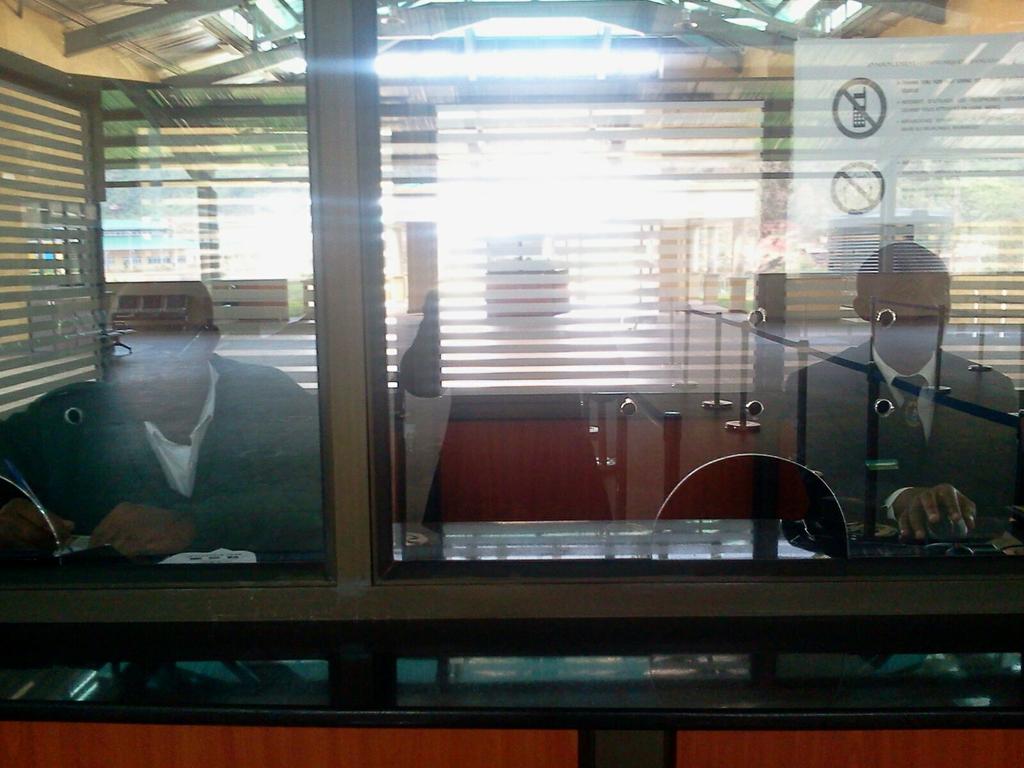 Kagitumba-Mirama hills Border starts fully operatng as one Stop.Border officials 4m both sides working n same office