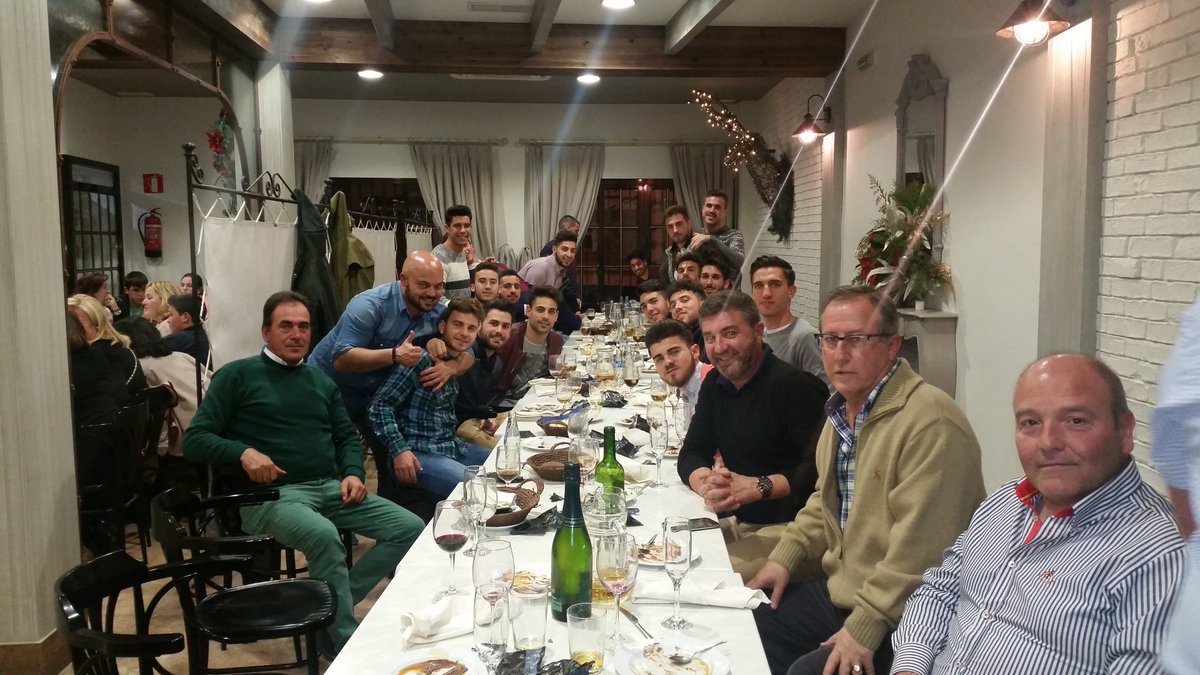 Segunda cena del equipo PEDAZO DE RATO SEÑORES Y HOY A SEGUIR  PREPARANDO EL PARTIDO IMPORTANTE DE ALGAMITAS
