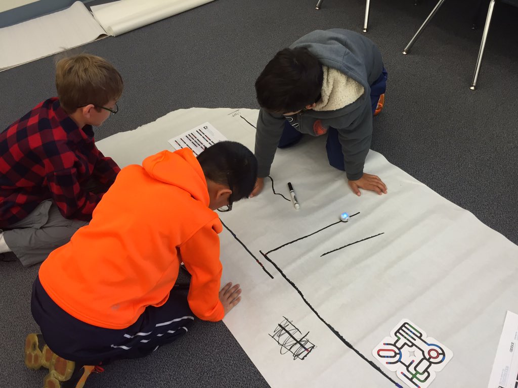 LadueTech's tweet image. We love code!!! #beyondthehourofcode @OZOBOT @Makerspaces_com @codeorg