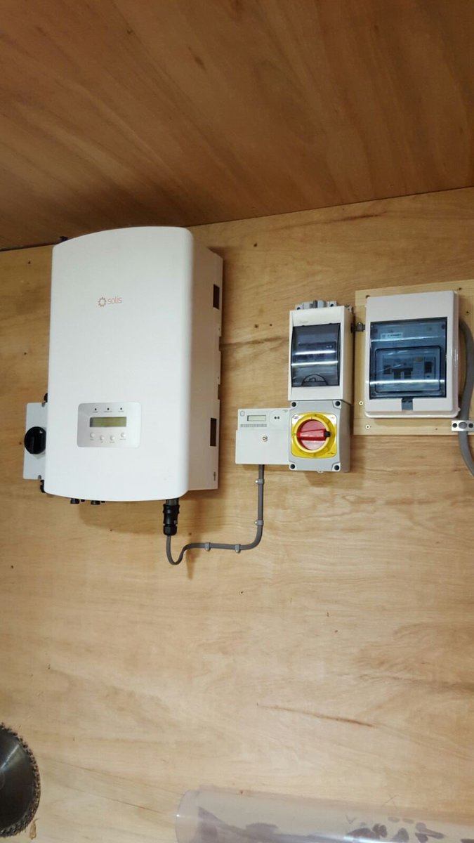 MawGreenSolar's tweet photo. Another solar installation done #Northampton #SolarPower https://t.co/rg73lMYkIn