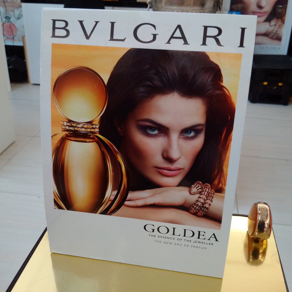 dannicholl's tweet photo. Packed @Bulgariofficial stand at @SandtonCity - swing by for champagne and terrific Christmas specials. @kashbergh https://t.co/zOKLhDVQ8l