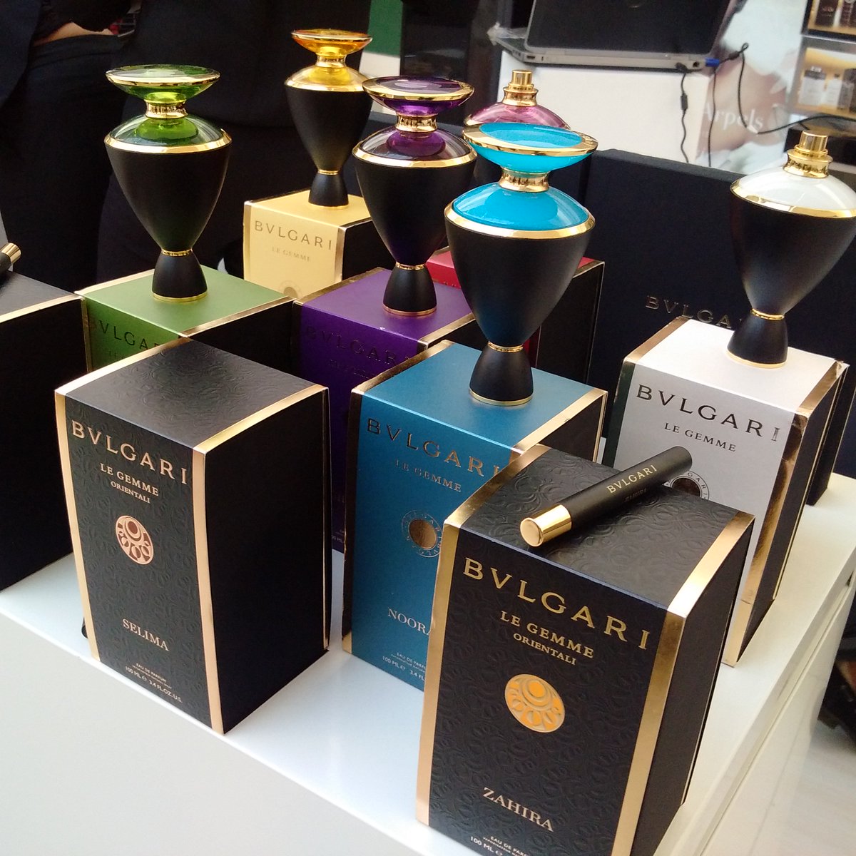 dannicholl's tweet photo. Packed @Bulgariofficial stand at @SandtonCity - swing by for champagne and terrific Christmas specials. @kashbergh https://t.co/zOKLhDVQ8l