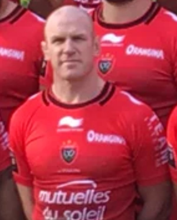 rugby_ie's tweet photo. This is not a sight we will get used to seeing. Paulie has been unveiled over in Toulon. #BringPOChome https://t.co/zlbC0iB1Oy