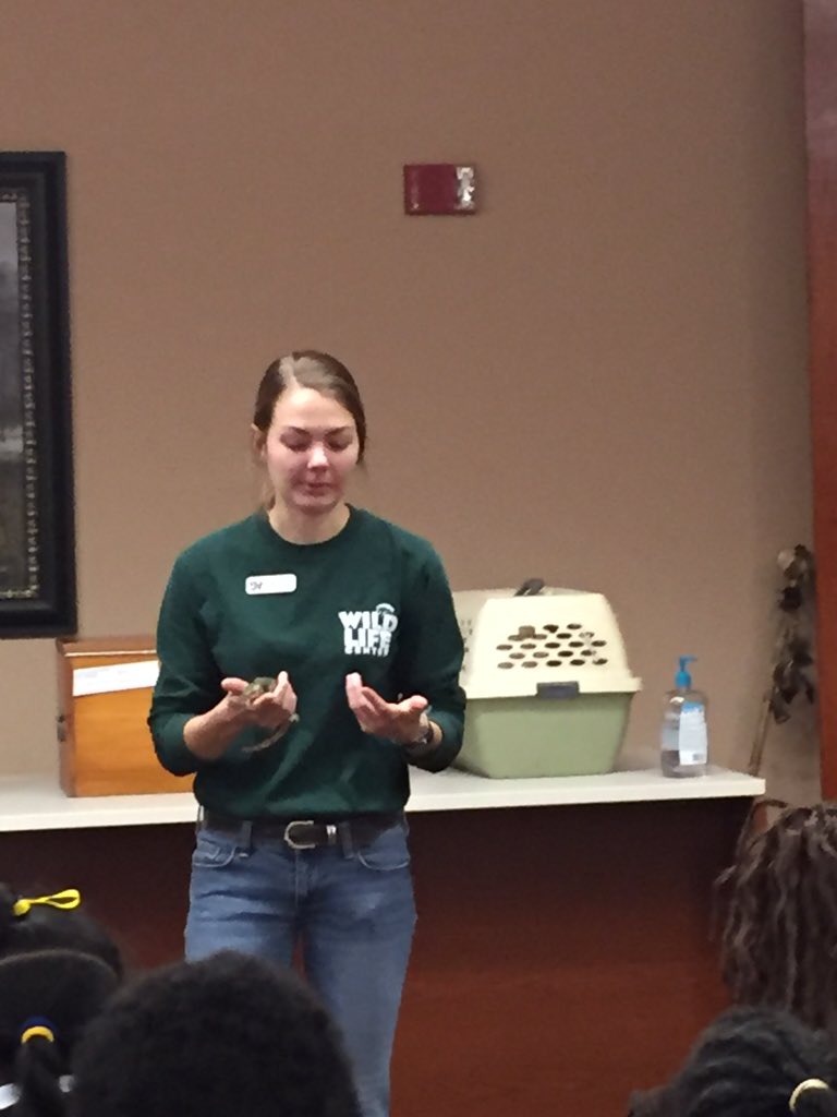 skcarrier_fle's tweet image. GSU habitat field trip all about habitats and adaptations. #superherointraing #handsonlearning