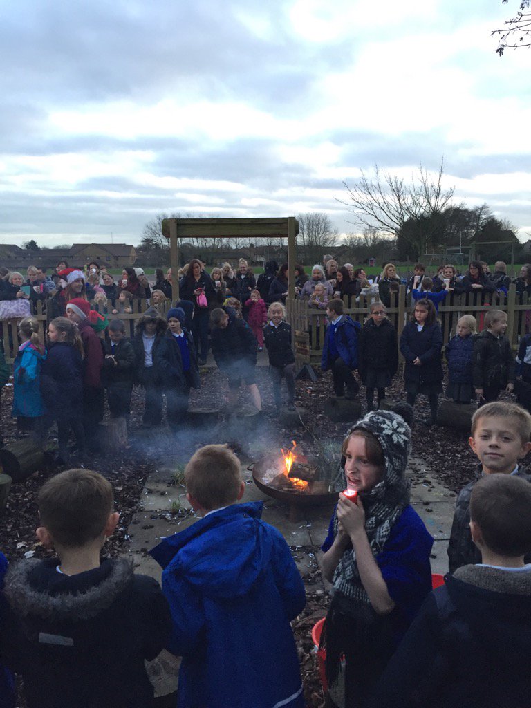 HamfordPrimary's tweet photo. Carol singing around the camp fire. #inspired https://t.co/udZw2e4G7D