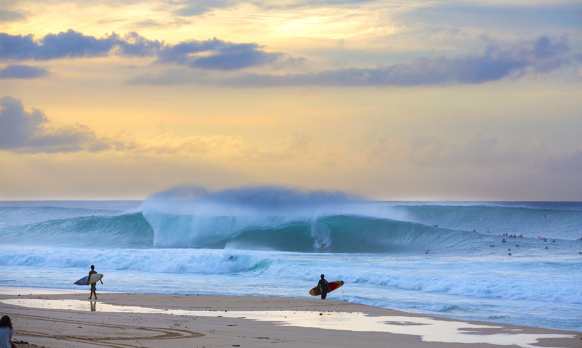 The #BillabongPipeMasters is officially ON in 2 hours! 8am HST (10am PT, 4pm BRST, 5am AEDT) Don't miss this! #itsON