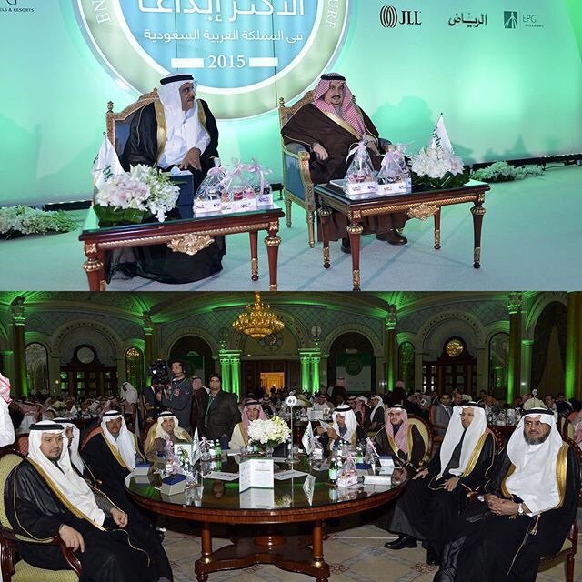 FamilAltayyar's tweet photo. أمير #الرياض  يكرم عميد #أسرة_الطيار  وأبنها البار #الشريف 
د #ناصر_عقيل_الطيار 
نسأل الله له التوفيق بالدنيا ولاخره https://t.co/UyyKFTbuOQ