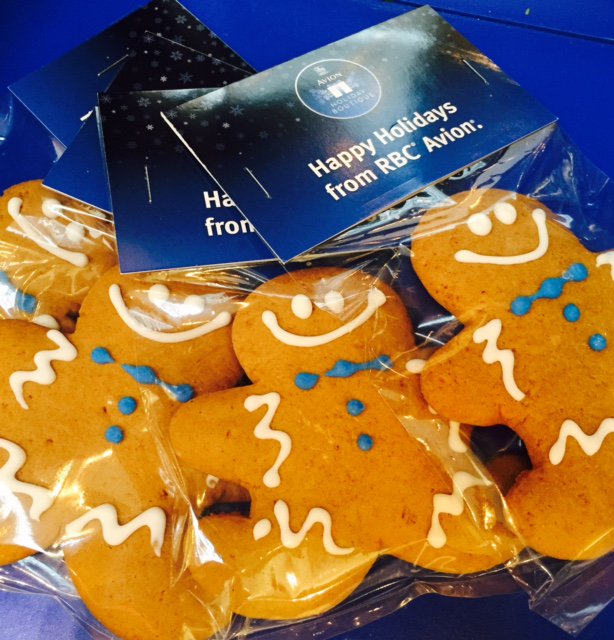 StLaurentCentre's tweet photo. Cute cookies waiting for #AVIONVIP to pick them up at the Avion Holiday Experience in south court until Dec 24. https://t.co/0mI5FkpFMo