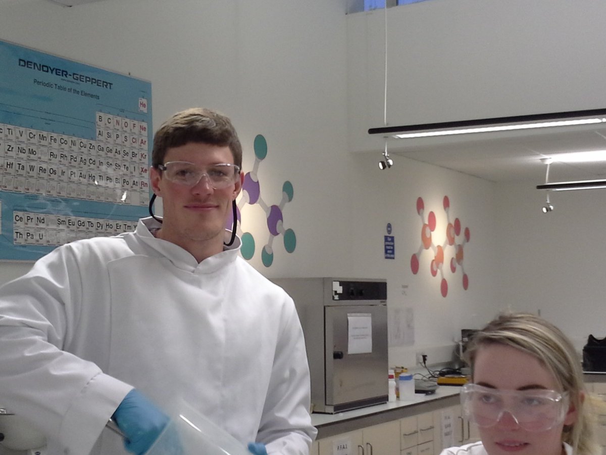 science_lit's tweet photo. Busy day in product formulation &amp; development lab #MedicinalProducts #STEM https://t.co/7vIDkZglYD