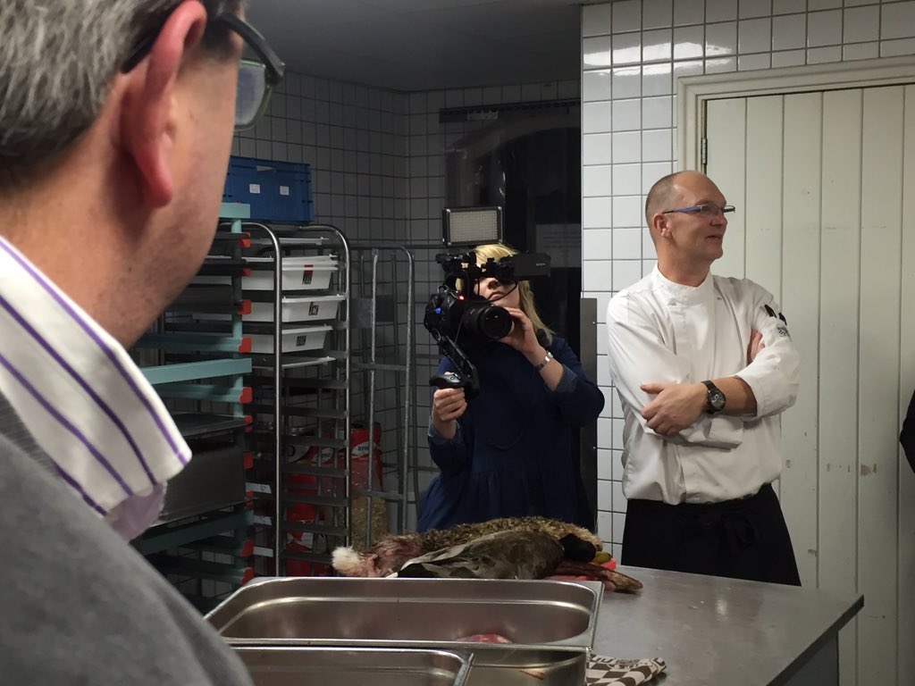 RicardoEshuis's tweet photo. Laatste bezoek van #Leerbedrijf #Horeca zit erop bij @Vroeg_Bunnik voor @vblh15 #SVH https://t.co/njrQVqnHAi