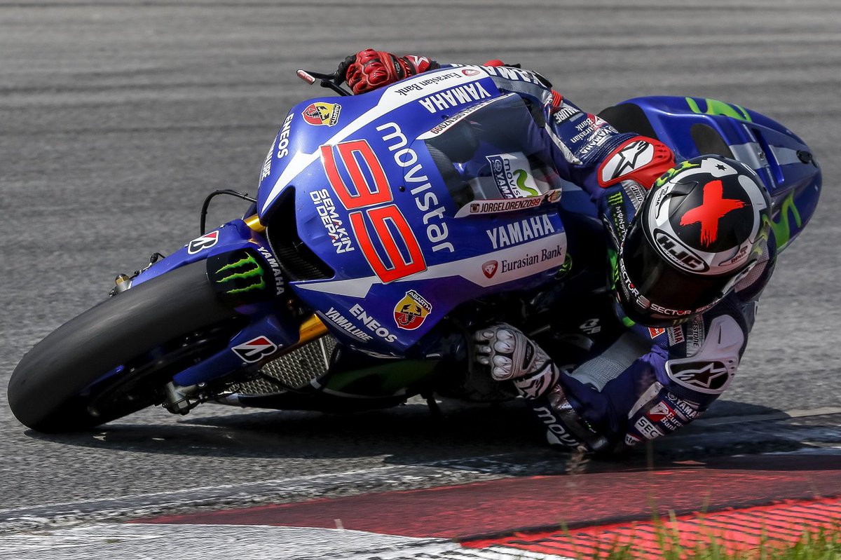 eni_racing's tweet photo. #Rea, #Lorenzo, #Zarco, #Rossi: quale è stato il miglior pilota del 2015 secondo voi? #BarDelloSport #MotoGP #WSBK https://t.co/vOkWf7DBbf