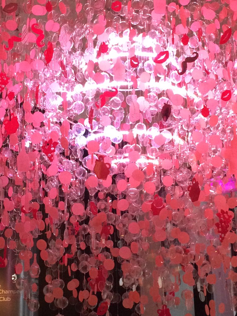 brennandb's tweet photo. @AndazLondon #bubbleofwonder @ChampagneLPUK https://t.co/T3qut92JkA