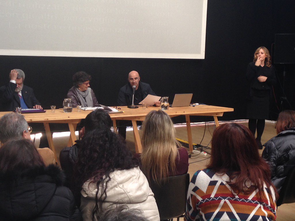 POIESIS_Aps's tweet photo. #AccessoLibero si susseguono gli interventi degli esperti di #accessibilità attivi sul territorio #Lecce2015 https://t.co/dLi7HVshHU
