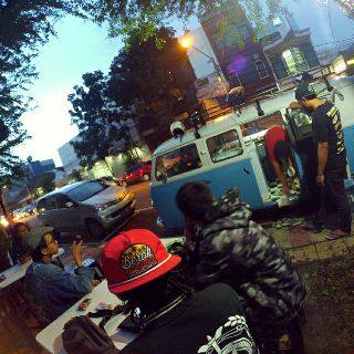 ayo kami tunggu di @TruckDeep Jl. Lengkong Kecil, Dpn WS...cheers x.com/kicauBandung/s…