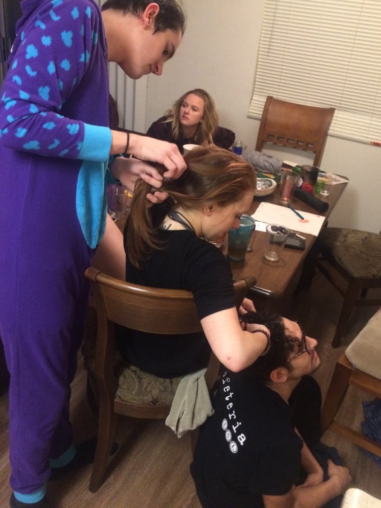 Rainicorn__'s tweet photo. Early morning #braidtrain @PopRockSpaceboi @fagan_tyler @HayDay_CA https://t.co/CaiTQecDXP