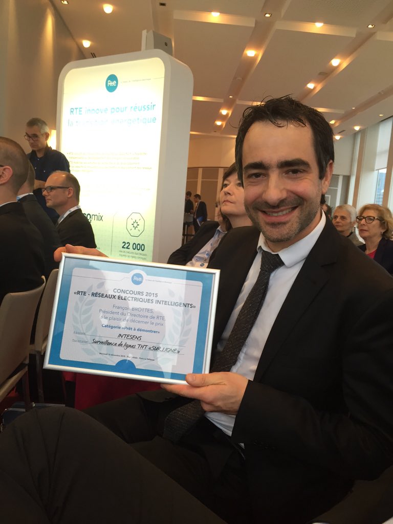Plutôt très fier de travailler chez <a href="/Intesens/">INTESENS</a> !
Notre président et fondateur avec le prix :)
Merci à <a href="/rte_france/">RTE</a>