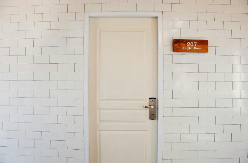 R u ready to surprise if the door open? Get the key at Stevie 6 Hotel! We will suprise u for entire doors.