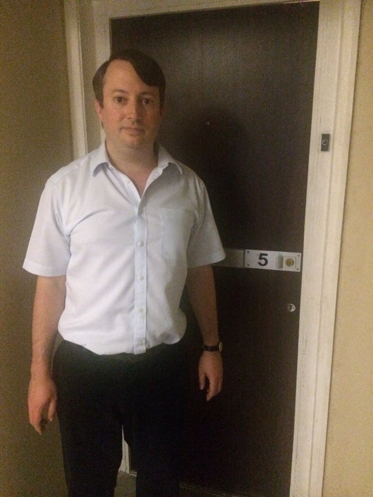 RealDMitchell's tweet image. In honour of the LAST EVER EPISODE OF PEEP SHOW (tonight, 10pm, C4), here's Mark looking lonely outside his flat.