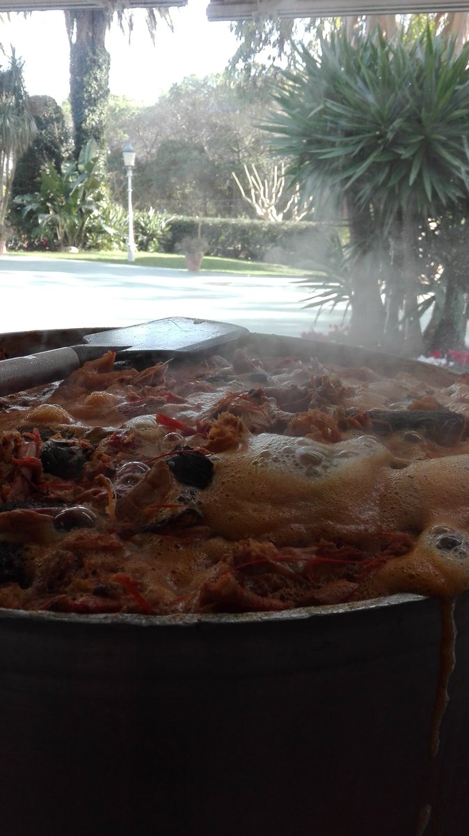 Baladiarestaura's tweet photo. Un fumet con vistas al exterior. #canbaladia https://t.co/O8WaL6qRfW