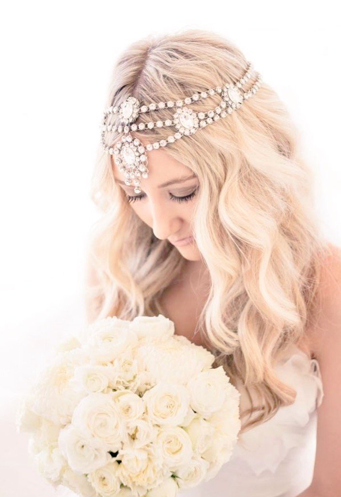 What a stunning head piece &amp; #Bridal #Flowers #Wedding #weddingwednesday #weddingideas #WeddingInspo