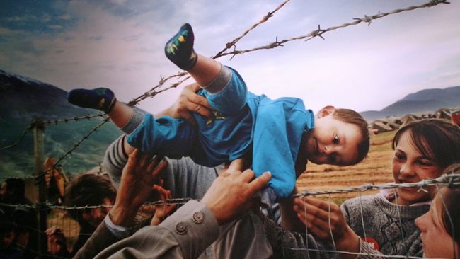 acortescaballol's tweet photo. Ayuda a refugiados, que escapan de sus temores #EsolesRefugi https://t.co/Y3iJ570fiv