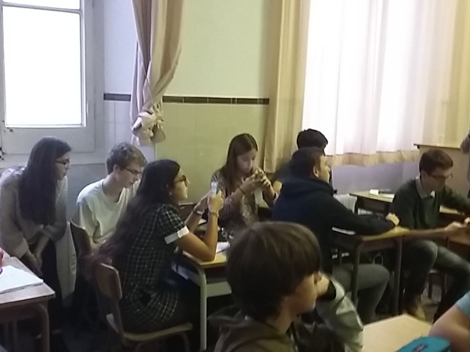 CostaZayas's tweet photo. Ape tots tuitejant #EscolesRefugi https://t.co/7vVv27F4QY