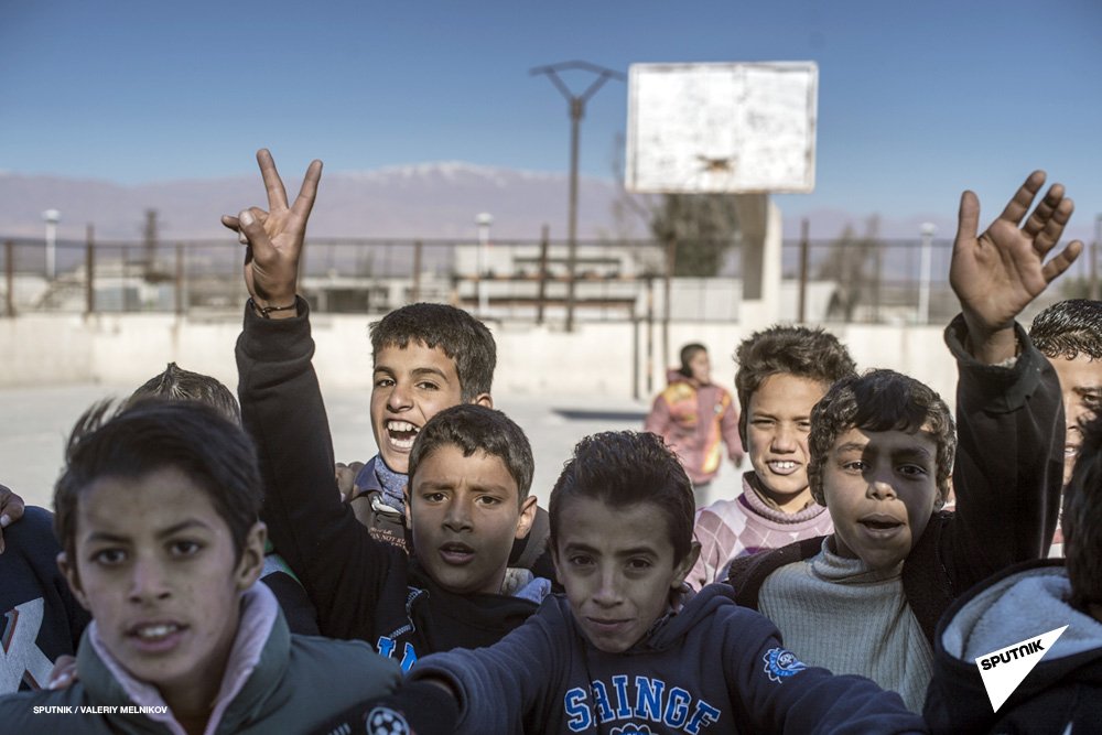 SputnikImages's tweet photo. Students at a school for refugees in the al-Kom village of the Quneitra province in #Syria: https://t.co/1zp71j1sFR https://t.co/rHHB3vFHrU