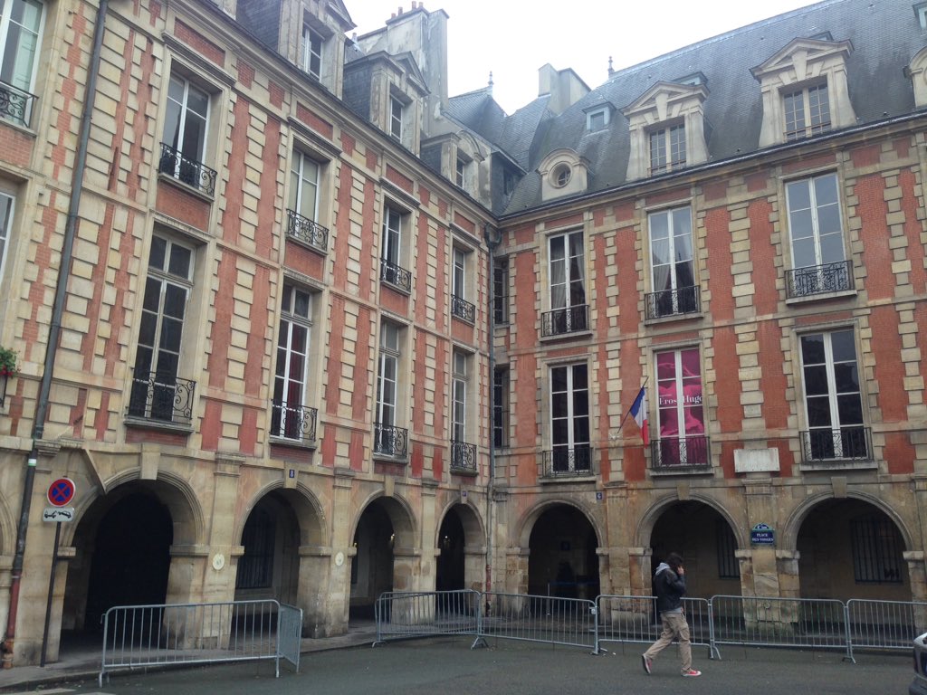 Civiliz's tweet photo. Découverte de l'appartement de Victor Hugo @MVHugo place des Vosges. #ParisWeLoveYou https://t.co/A7RvcvwXni