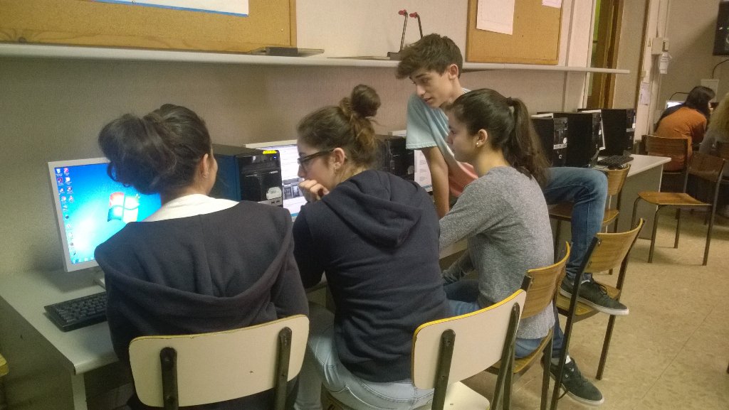 xavierps7's tweet photo. Els alumnes de Jesuïtes Casp fa 50' que intenten fer TT #EscolesRefugi. Ja són 2n a BCN https://t.co/oYcJKbwgOQ