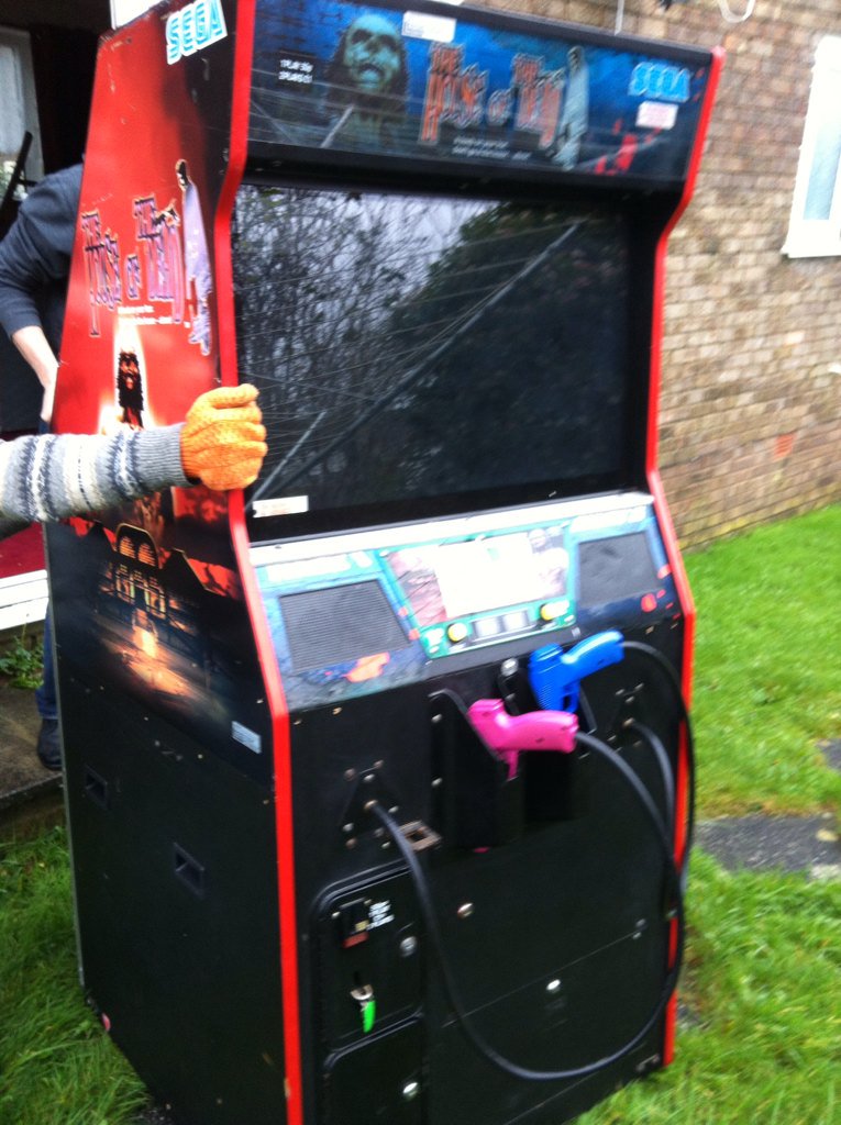 RICH_KING_RETRO's tweet image. There here #arcades #retrogaming #sega #houseofthedead @RETR0JOE @JuicyGameReview @gamesyouloved @RetroPit