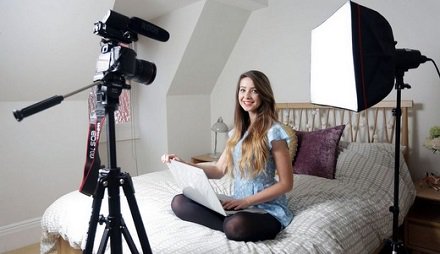 Want to learn how to work with #vloggers and social talent? Join us for a special #CIPRCHAT at 2.30pm TODAY!