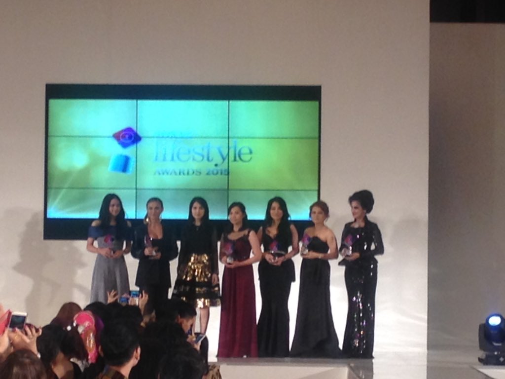 MaudearsManado's tweet photo. "@MNCChannels: Para penerima lifestyle award 2015 #IFF2015 #IFashionFestival @MNCFashion @Mnclifestyle https://t.co/3Pa0wvZHKw"