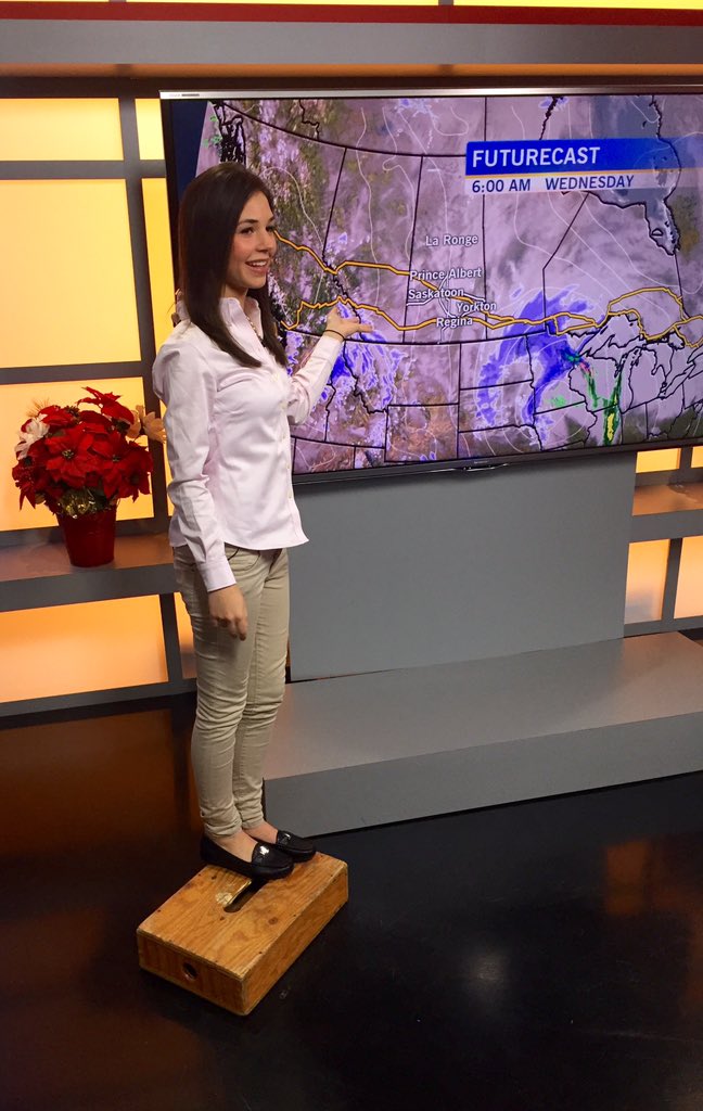 natmquinlan's tweet image. This is what happens when 5&apos;3&quot; me fills in for 6&apos;4&quot; @mikecionaCTV. #tvmagic #simpletricks #applecrate