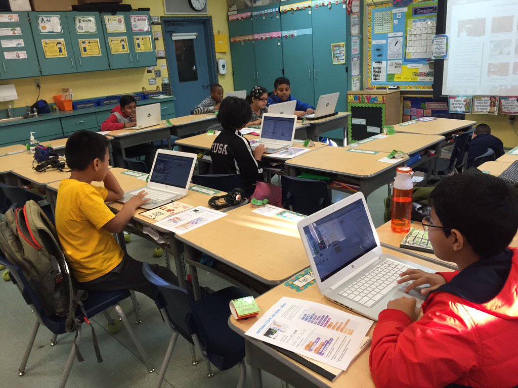 Ss at work early creating holiday cards with <a href="/scratch/">Scratch Team</a>  <a href="/JMDragons5/">John Marshall School</a> #coding #scratchHOC #edisonk12