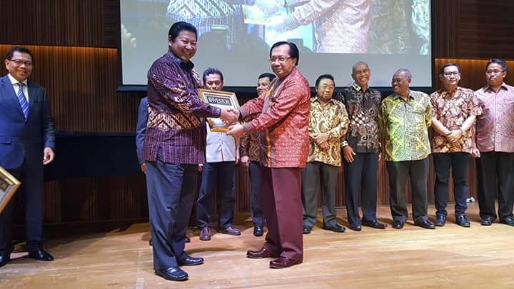 diajery's tweet photo. Selamat utk @pt_jasaraharja - perhargaan terbaik bumn non keu thn 2015 - maj. Investor. Keep up the good work.. 😎 https://t.co/xE0bJ1BePR