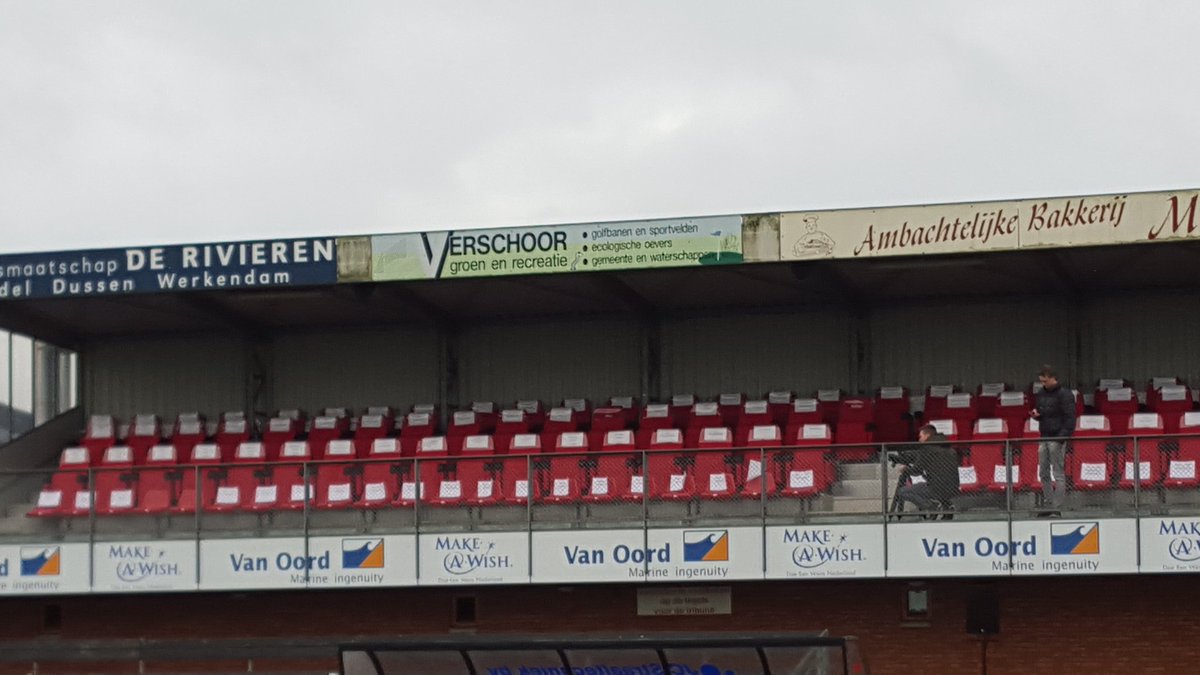 De werkzaamheden voor vanavond zijn in volle gang op De Zwaaier in Werkendam #kozaz