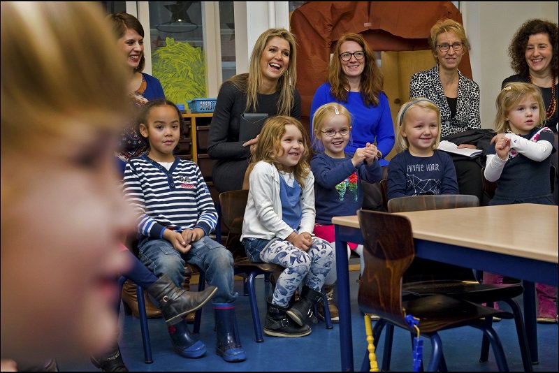 koninklijkhuis's tweet photo. Koningin Máxima brengt werkbezoek muziekonderwijs @bsLiduina in Den Haag https://t.co/TiPsBoRDid #meermuziekindeklas https://t.co/7TrB16O5ka
