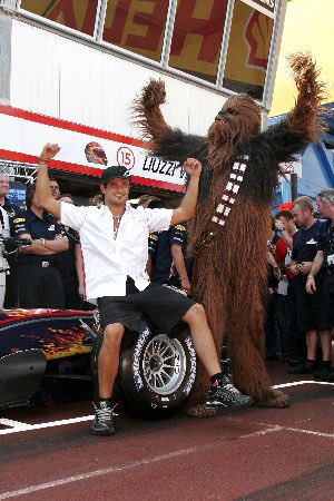 MSI_Images's tweet photo. #f1 @realliuzzi with #Chewbacca #monaco2005 #roar #highfive #greatmemories @redbullracing @starwars @CK_Klien https://t.co/q7H1EUHZkF