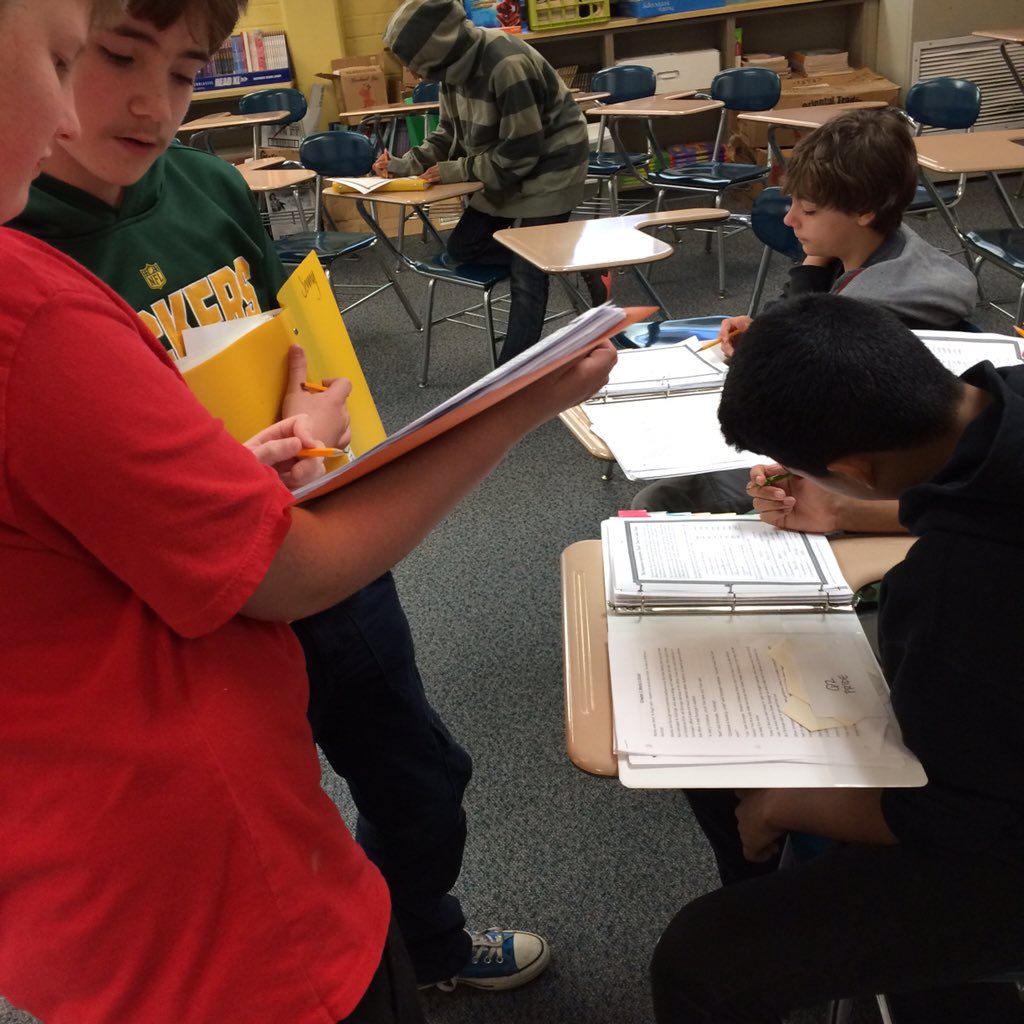 MsJStreck's tweet photo. Some epic collaborative learning going on! #StreckStars #WeAreCarroll https://t.co/MpCad0nlIV