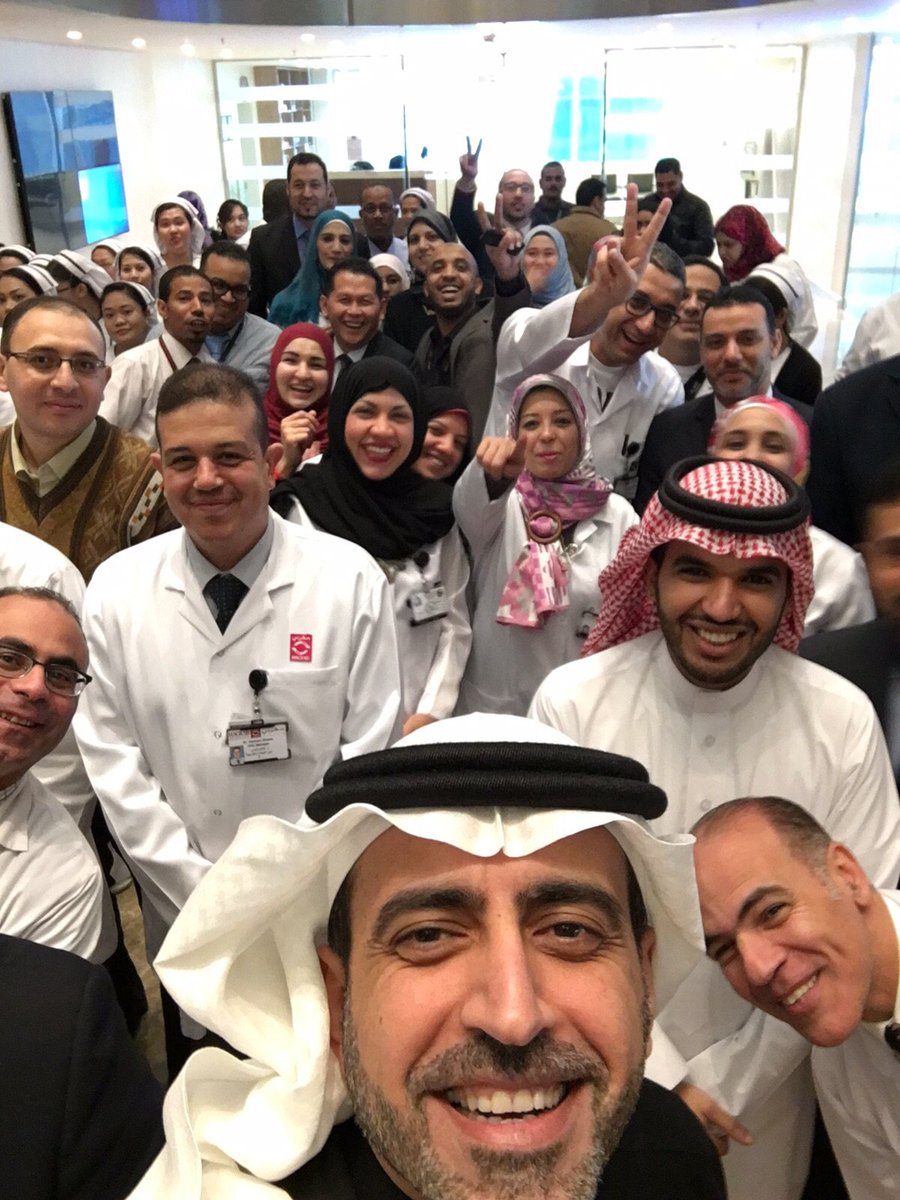 MagrabiHealth's tweet photo. سيلفي مع د/ @AzAlRajhi وجزء من طاقم #مستشفيات_مغربي فرع الرياض؛ احتفالاً بحصولنا على اعتماد (JCI) للمرّة الثانية. https://t.co/NtzwMWMcel