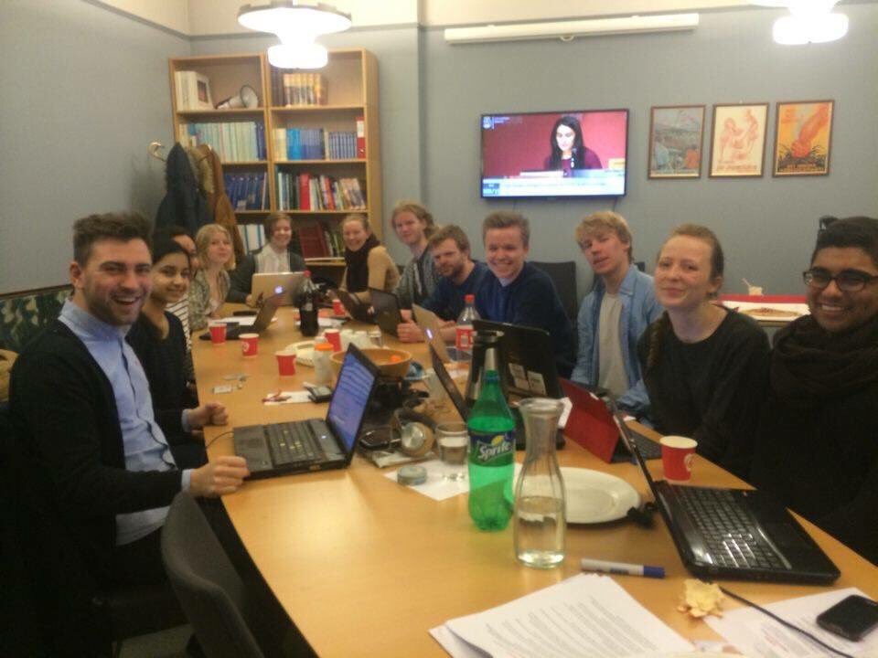 SU_Oslo's tweet photo. Sammen med @OsloGronnUngdom og @AUFiOslo følger vi med på byregjeringas budsjett #OsBy https://t.co/yW908YfjBF