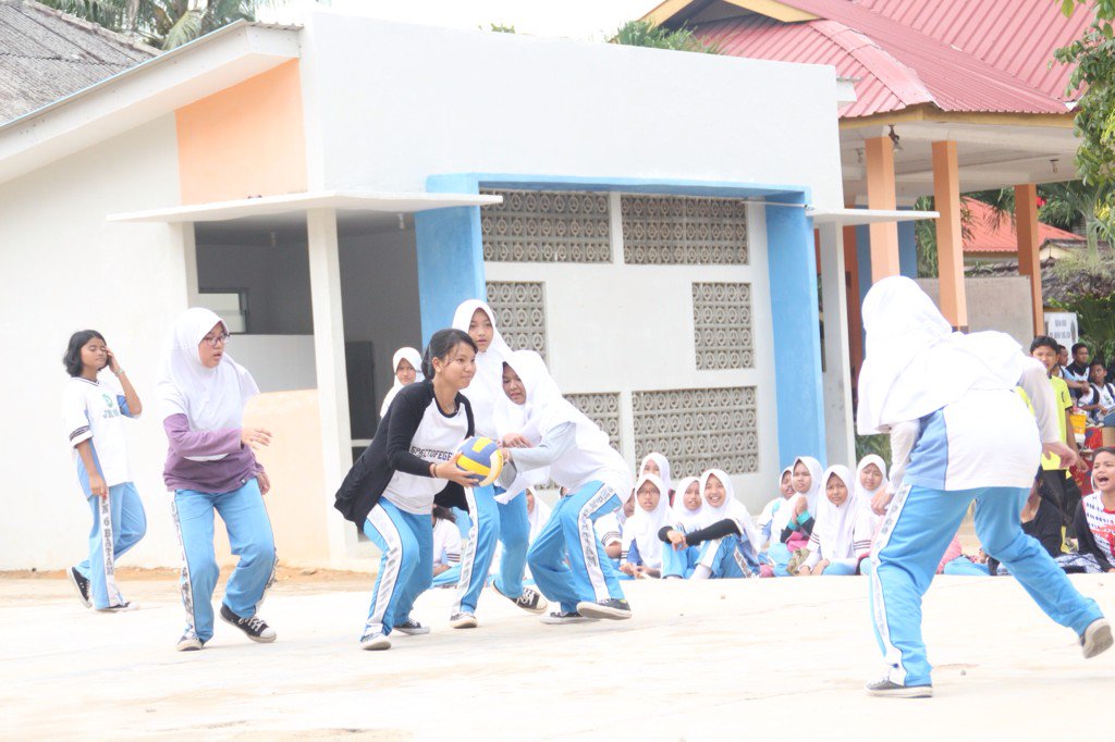 SMPN6_Batam's tweet photo. Classmeet day 3✨👏 final volley &amp; handball💪✖️ https://t.co/bdIp1WFrPb