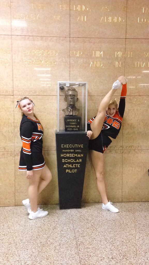 ethangelista's tweet image. name brand vs. great value