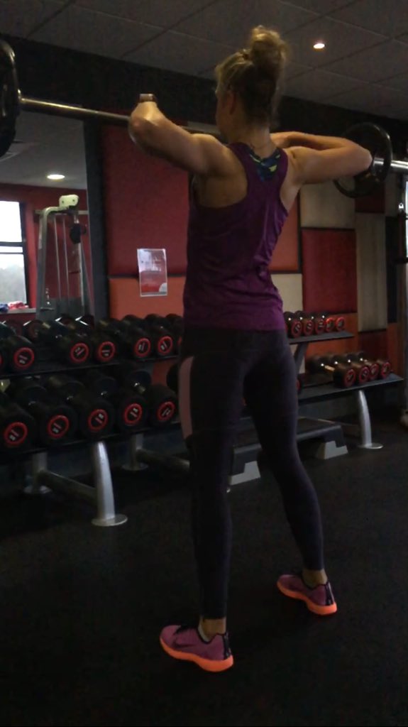 MaddyVJ1's tweet image. Strength training and shoulder rehab #highpulls #gym #weights #athlete #athletics #nike