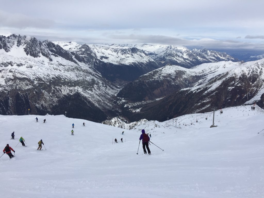 First ski of the season at Grands Montets, Chamonix thanks <a href="/Chalet_Finder/">Chaletfinder.co.uk</a> and <a href="/SamanthaVickers/">Samantha Vickers</a> @TelegraphSki