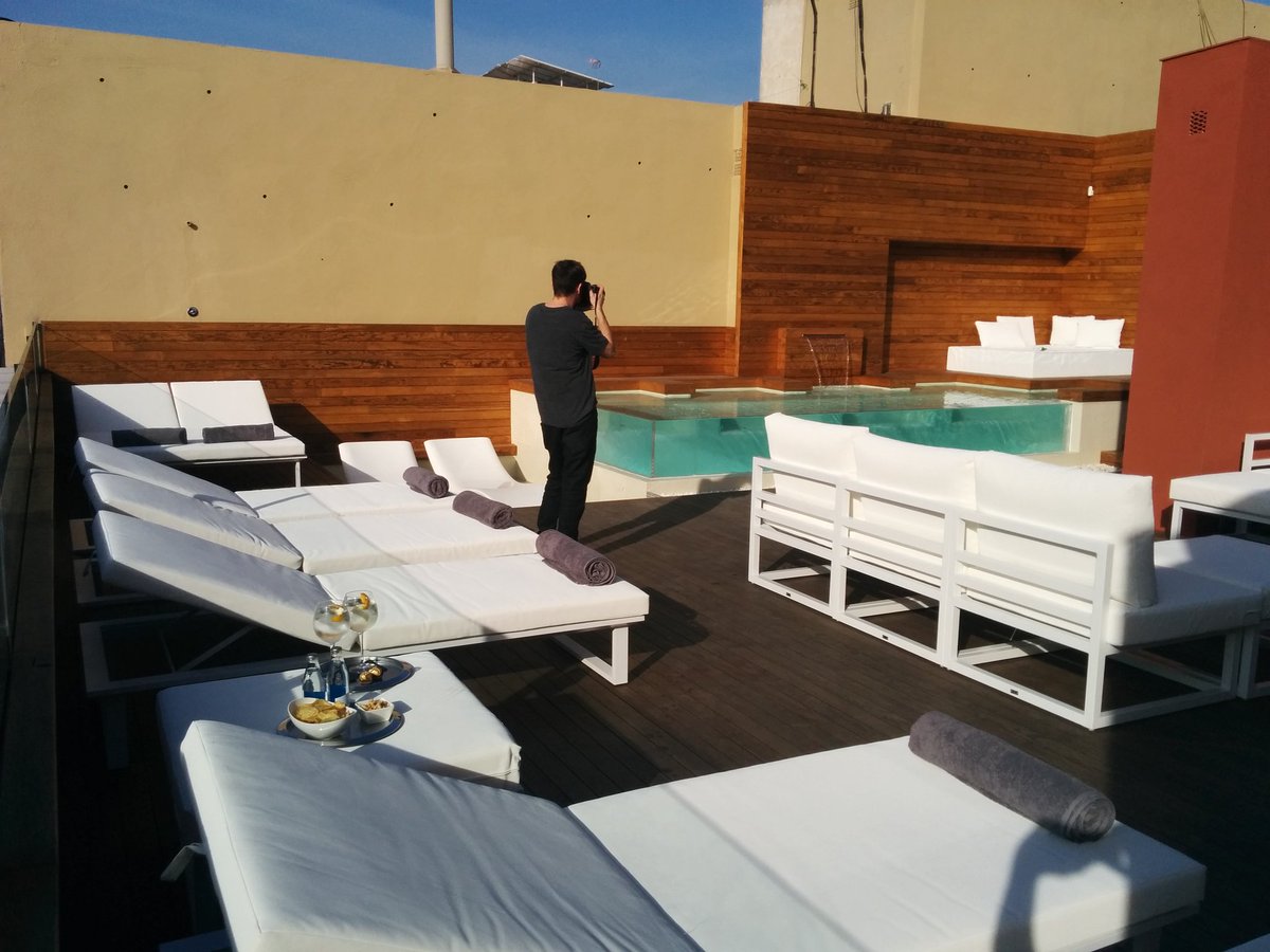 AngelOrtizca's tweet photo. Ultimando detalles para nuestro próximo lanzamiento de hotel boutique en #Barcelona #work @javiregueira @Rex4media https://t.co/yw264EjIcP