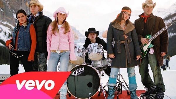 nostrendsbrasil's tweet photo. SIEMPRE A TU LADO RBD - Fãs dizem que sempre estarão ao lado da banda mexicana mais famosa do mundo #NosTrendsBrasil https://t.co/fy24IROkNF
