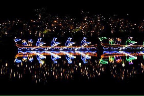 MillerRowing's tweet photo. Light up your holidays. #Rowing #Crew https://t.co/cBNbdWTWrJ